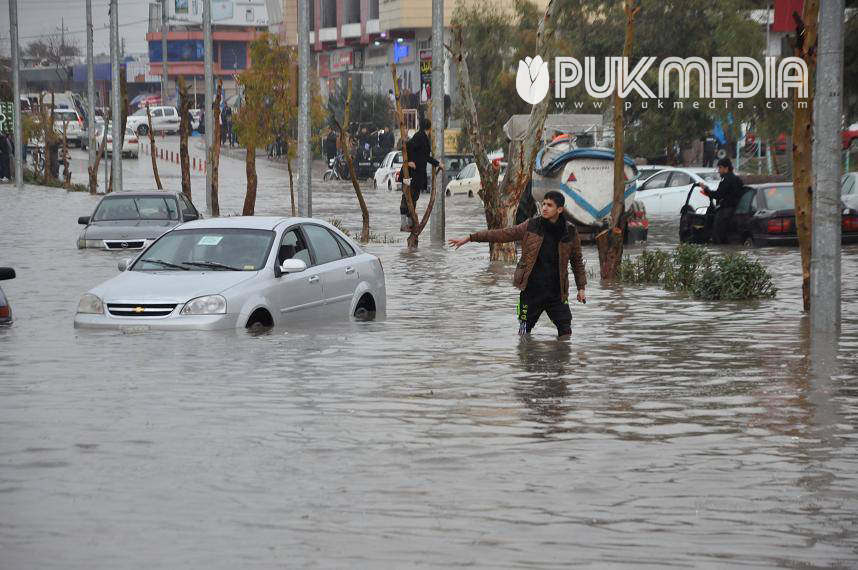  مياه الأمطار تغرق عدد من أحياء وشوارع قضاء جمجمال 